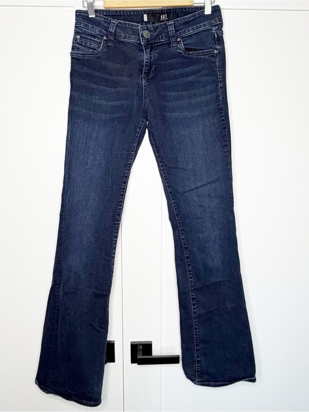 Kut from the Kloth KFTK Dark Wash bootcut stretch Jeans 6 mid rise designer